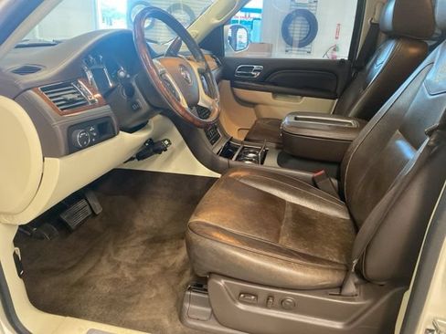 Used 2013 Cadillac Escalade ESV Platinum AWD/4WD image 27