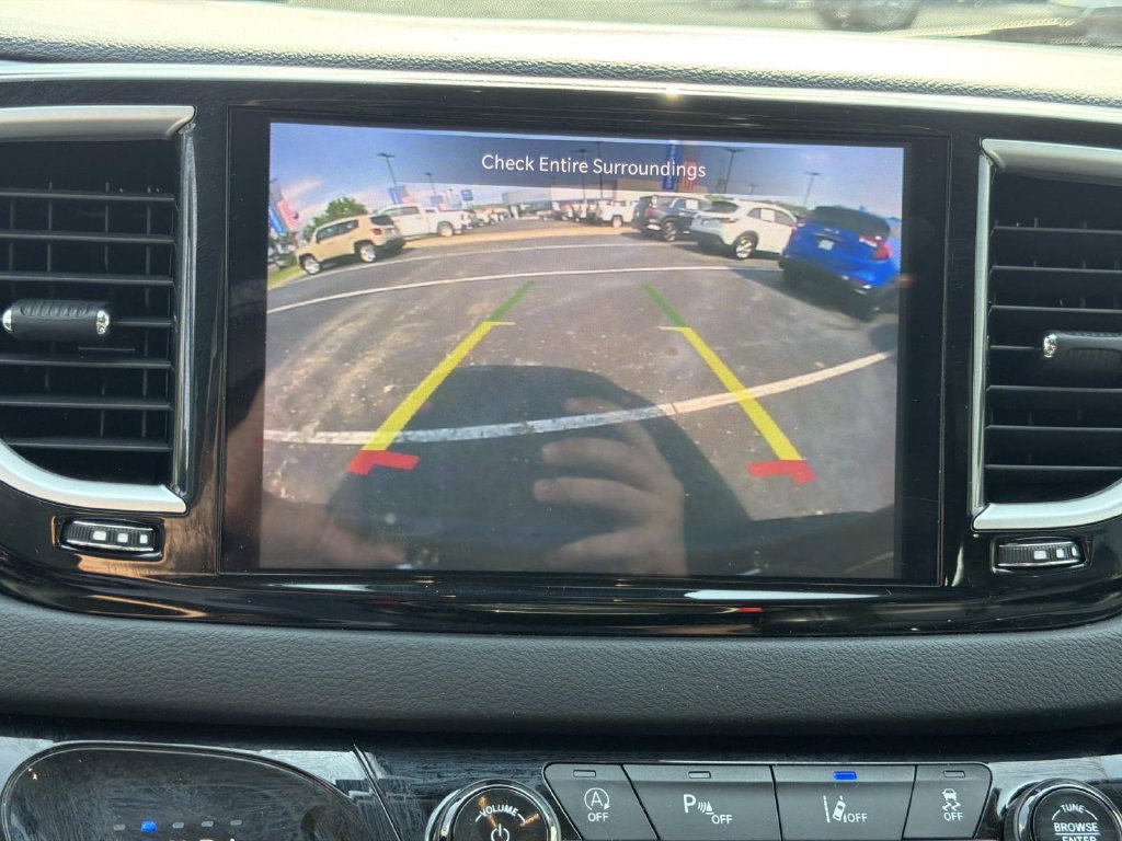 Used 2023 Chrysler Pacifica Touring-L FWD image 31