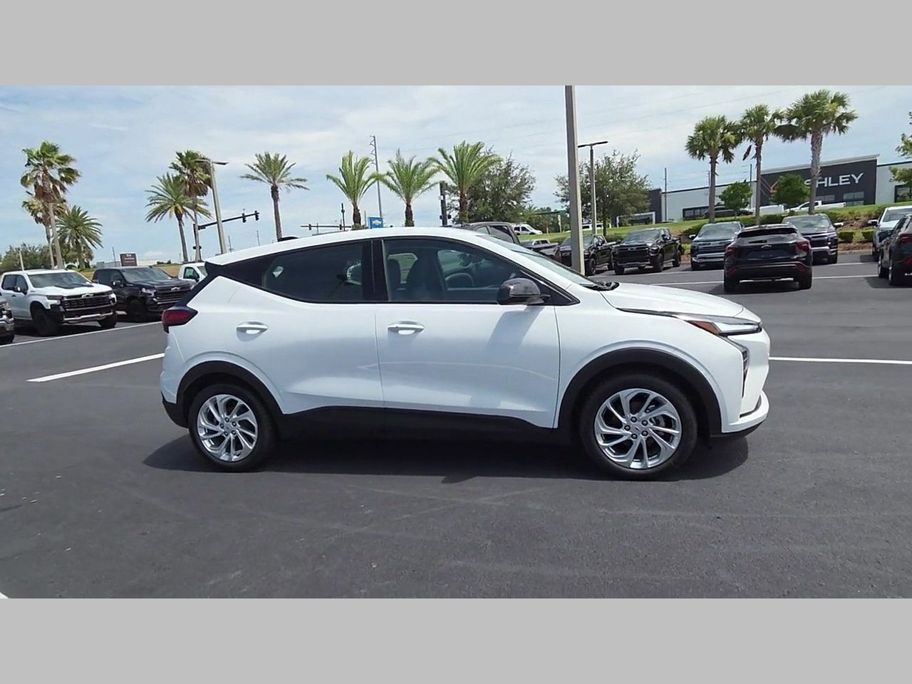 New 2027 Chevrolet Bolt LT w/ Comfort Package FWD image 16