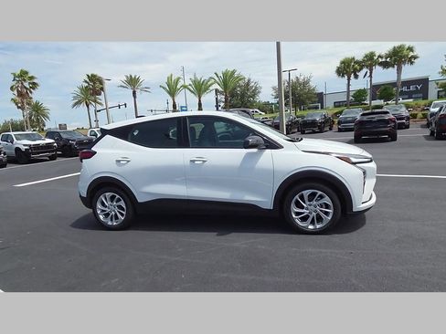 New 2027 Chevrolet Bolt LT w/ Comfort Package FWD image 16