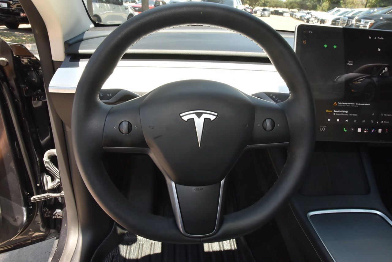 Used 2025 Tesla Model Y Long Range AWD/4WD image 23