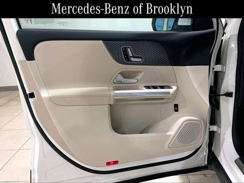 Certified 2025 Mercedes-Benz GLA 250 4MATIC image 21