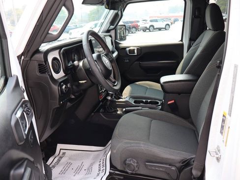Used 2024 Jeep Wrangler Unlimited AWD/4WD image 6