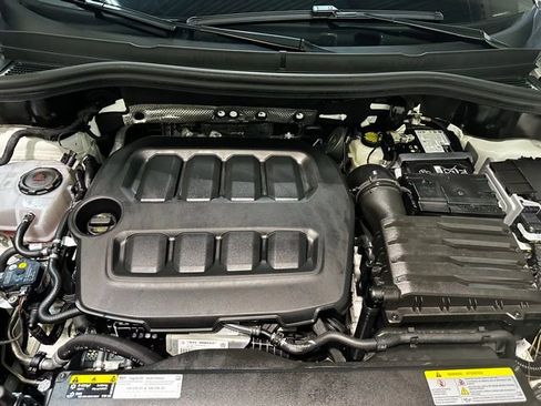 Certified 2025 Volkswagen Tiguan SE R-Line image 39