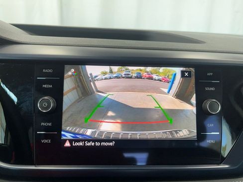 Certified 2024 Volkswagen Taos SE image 19