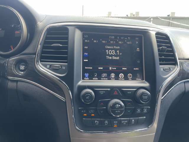 Used 2017 Jeep Grand Cherokee Overland AWD/4WD image 27