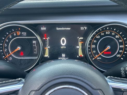 Used 2020 Jeep Wrangler Unlimited Sahara image 41