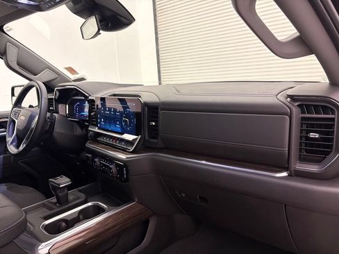 Used 2025 Chevrolet Silverado 1500 LT AWD/4WD image 40