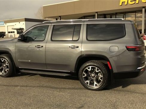 Used 2023 Jeep Wagoneer Series III w/ Preferred Equipment Group image 6