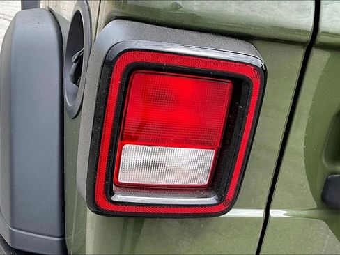 Used 2021 Jeep Wrangler Unlimited Sport image 23