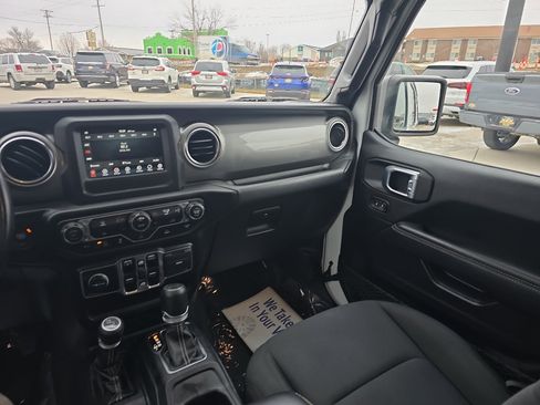 Used 2021 Jeep Wrangler Unlimited Sahara image 19
