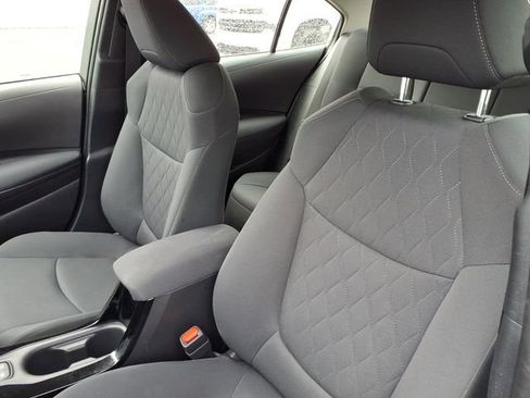 Used 2021 Toyota Corolla LE FWD image 12