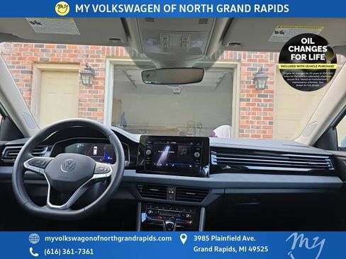 Used 2025 Volkswagen Jetta SE w/ Black Wheel Package FWD image 6