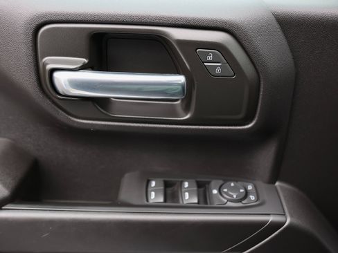 Used 2023 Chevrolet Silverado 1500 Custom image 39