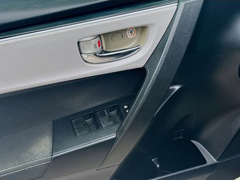 Used 2018 Toyota Corolla LE FWD image 16