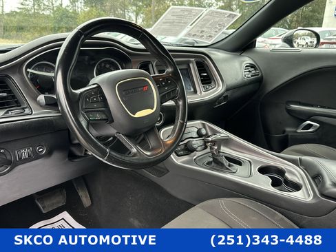 Used 2019 Dodge Challenger SXT image 20