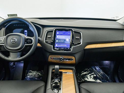 Certified 2025 Volvo XC90 B6 Plus image 14