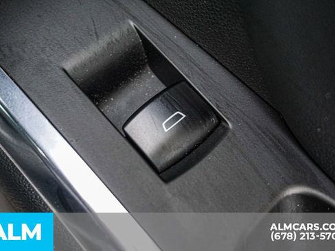 Used 2025 Chevrolet Traverse LT image 57