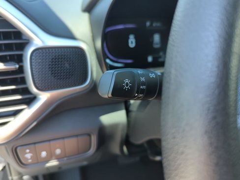 Used 2025 Kia Soul LX w/ LX Technology Package FWD image 21