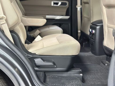 Certified 2022 Ford Explorer XLT image 23