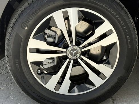 Used 2025 Mercedes-Benz GLB 250 4MATIC image 5