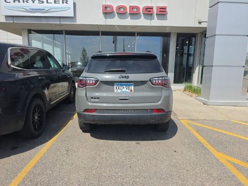 Used 2023 Jeep Compass Latitude AWD/4WD image 5