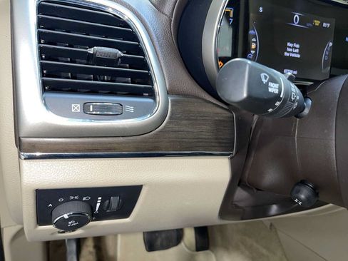 Used 2017 Jeep Grand Cherokee Overland AWD/4WD image 24