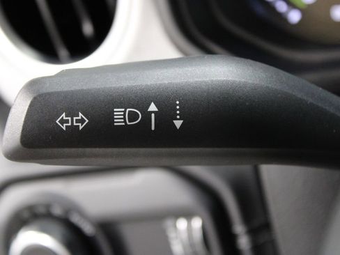 Used 2025 Jeep Wrangler Unlimited Sahara w/ Safety Group image 27