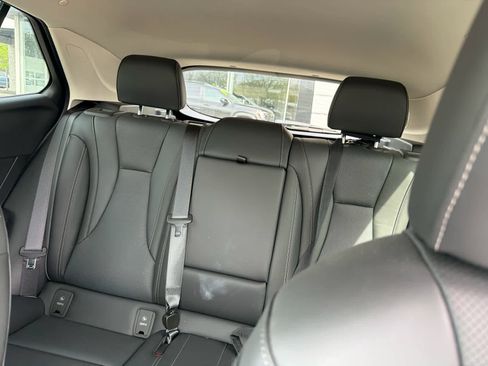 Used 2023 Buick Envision Essence AWD/4WD image 3