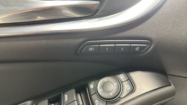 Used 2022 Buick Enclave Avenir w/ Avenir Technology Package AWD/4WD image 9