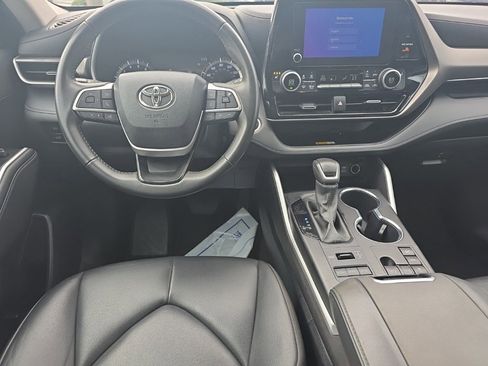 Used 2024 Toyota Highlander XLE image 18