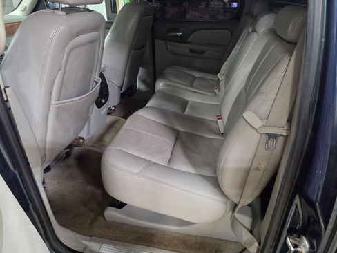 Used 2007 Chevrolet Avalanche LTZ w/ LTZ Preferred Equipment Group AWD/4WD image 16