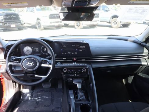 Used 2024 Hyundai Elantra SEL FWD image 25