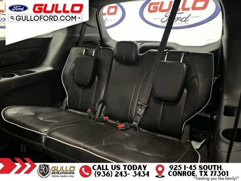 Used 2024 Chrysler Pacifica Limited w/ S Appearance Package FWD image 16