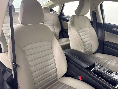 Used 2018 Ford Fusion S image 23