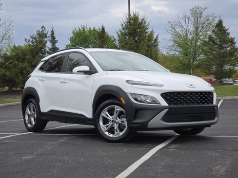 Used 2023 Hyundai Kona SEL AWD/4WD image 2