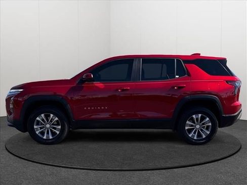 Used 2025 Chevrolet Equinox LT FWD image 2