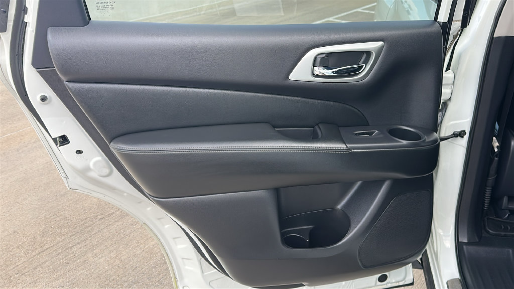 Used 2017 Nissan Pathfinder Platinum w/ Family Entertainment Package FWD image 37