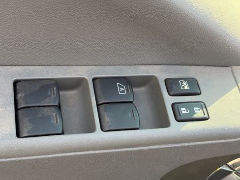 Used 2015 Nissan Frontier SV AWD/4WD image 7