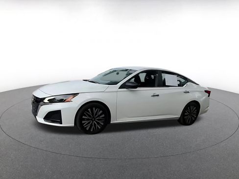 Used 2025 Nissan Altima 2.5 SV FWD image 8