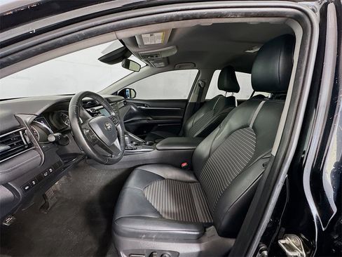 Used 2020 Toyota Camry SE w/ Carpet Mat Package image 19