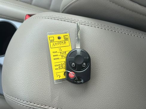 Used 2016 Ford Escape SE w/ SE Chrome Package image 23