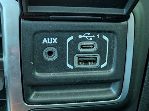 Used 2025 Jeep Gladiator Mojave AWD/4WD image 23