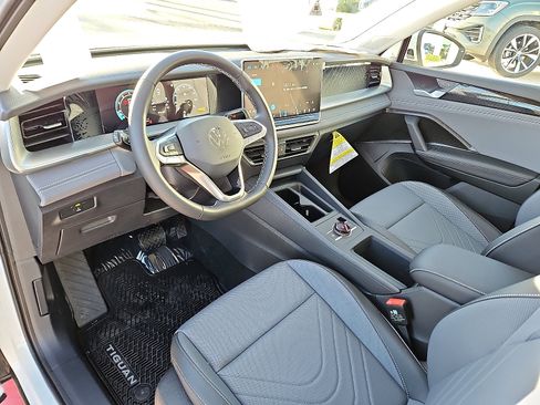 New 2026 Volkswagen Tiguan SE image 13