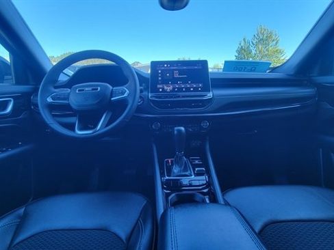 Used 2024 Jeep Compass Latitude w/ Convenience Group AWD/4WD image 15