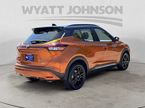 Used 2023 Nissan Kicks SR w/ SR Premium Package FWD image 5