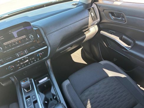 Certified 2025 Nissan Pathfinder SV FWD image 17