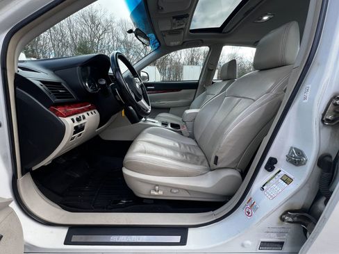 Used 2011 Subaru Legacy 2.5i Limited image 9