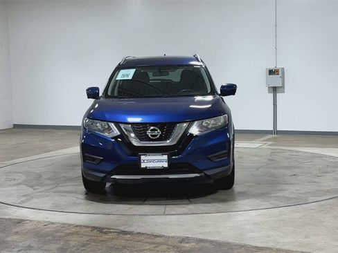 Used 2017 Nissan Rogue SV w/ SV Premium Package image 3