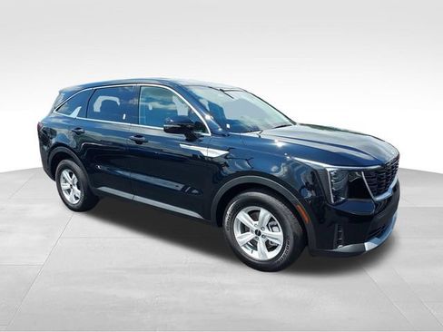 Used 2026 Kia Sorento LX FWD image 7